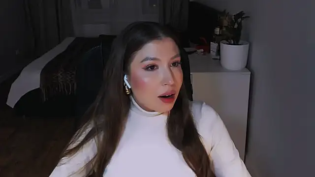 Eva Chris online show from October 10, 2025, 5:14 pm