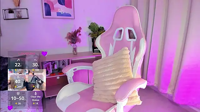 Misslaurenn online show from December 17, 2025, 11:32 pm