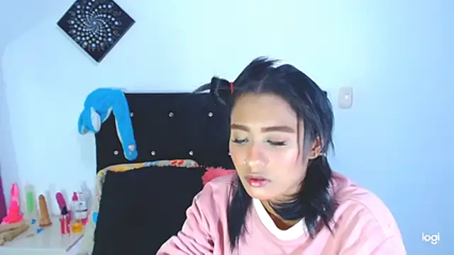 Jenng18 online show from July 4, 2026, 4:52 am