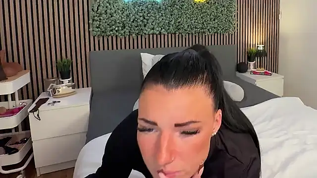 LizaRoxx online show from January 6, 2026, 9:52 pm