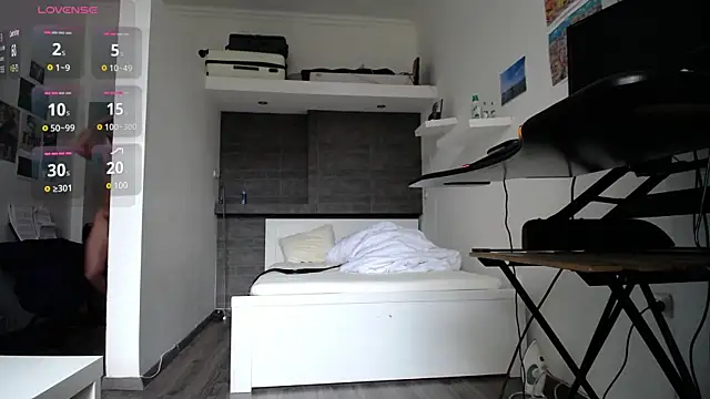 Snapshot of SQUIRRRTER chatting on March 12, 2025, 3:40 pm SQUIRRRTER online show from March 12, 2025, 3:40 pm