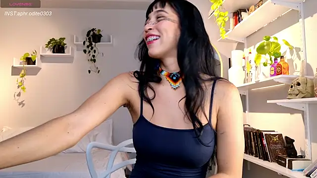 Nikol-JE online show from October 17, 2025, 8:43 pm