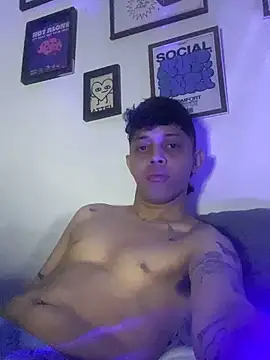 Snapshot of tonysexyboy chatting on December 15, 2024, 11:53 pm tonysexyboy online show from December 15, 2024, 11:53 pm