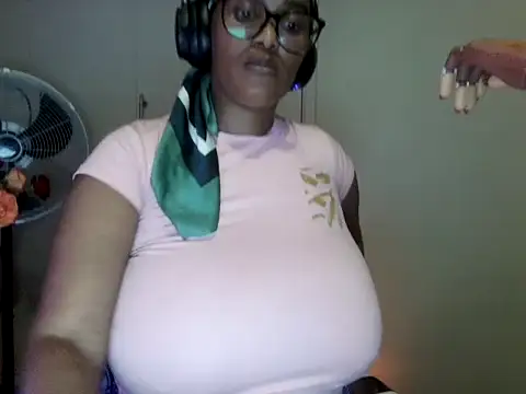Snapshot of Charlie-Crawford chatting on May 31, 2026, 6:09 pm Charlie-Crawford online show from May 31, 2026, 6:09 pm