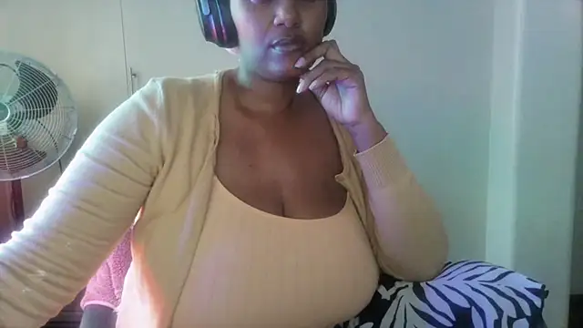 Snapshot of Charlie-Crawford chatting on June 12, 2026, 2:48 pm Charlie-Crawford online show from June 12, 2026, 2:48 pm