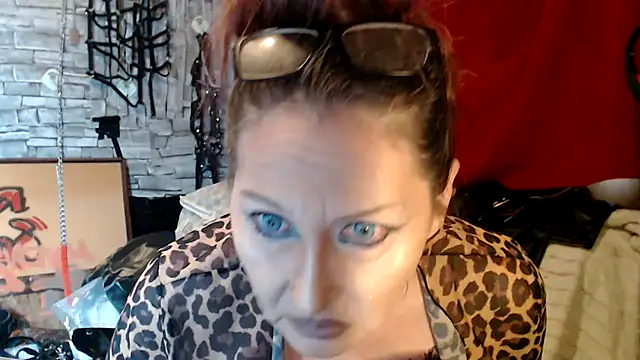 Snapshot of dominatrixredsonyja chatting on July 13, 2026, 3:17 am dominatrixredsonyja online show from July 13, 2026, 3:17 am