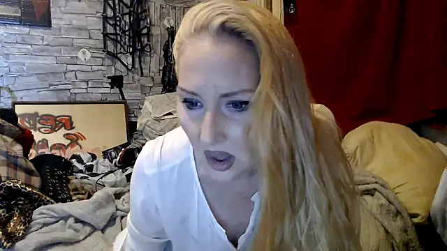 Snapshot of dominatrixredsonyja chatting on August 8, 2026, 8:16 pm dominatrixredsonyja online show from August 8, 2026, 8:16 pm