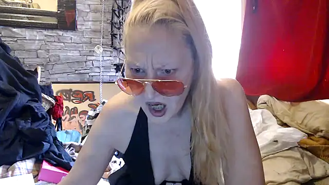 Snapshot of dominatrixredsonyja chatting on August 7, 2026, 1:06 pm dominatrixredsonyja online show from August 7, 2026, 1:06 pm