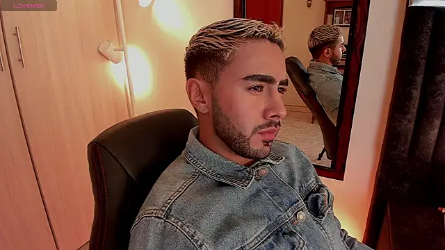 ItsMeEros online show from October 10, 2025, 8:53 pm