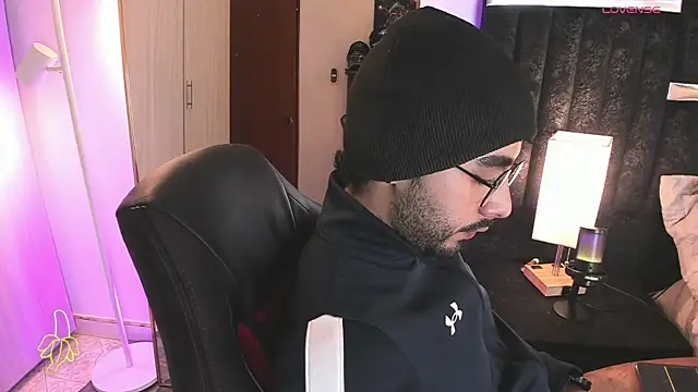 ItsMeEros online show from April 13, 2026, 11:09 pm