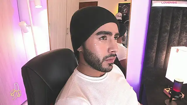 ItsMeEros online show from March 26, 2026, 10:18 pm