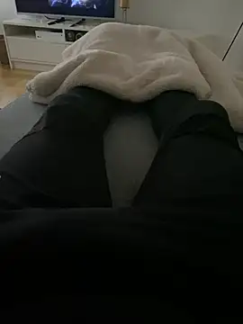 Jonkitzler1 online show from December 6, 2024, 12:55 pm