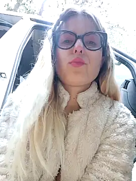 dolcehelena993 online show from December 20, 2025, 10:29 am