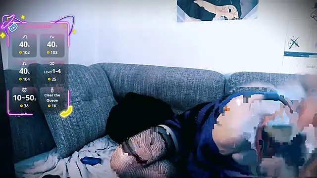 Littlepinkcat online show from October 13, 2025, 1:23 pm