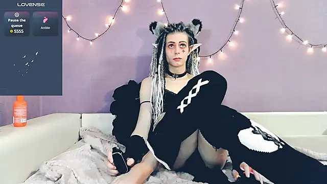 Littlepinkcat online show from February 18, 2025, 4:36 pm