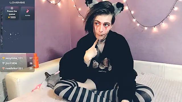 Littlepinkcat online show from February 1, 2025, 10:23 pm