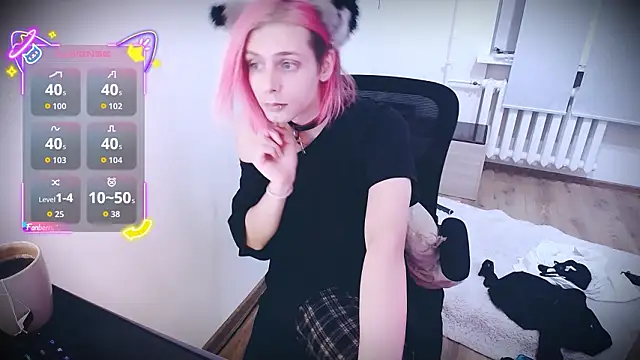 Littlepinkcat online show from January 15, 2026, 4:32 pm