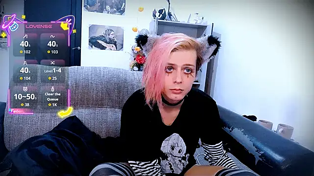 Littlepinkcat online show from September 30, 2025, 6:36 pm