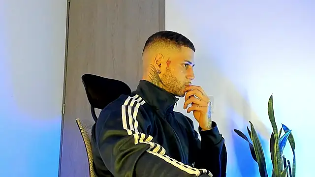  jamesleandros1 online show from February 26, 2026, 2:11 am