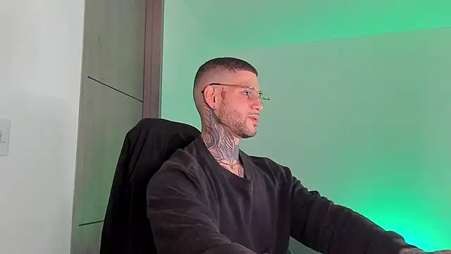  jamesleandros1 online show from March 27, 2026, 1:47 am