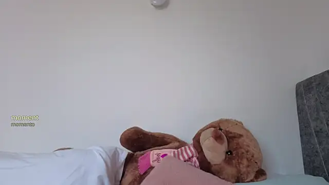 PIA STONE online show from June 3, 2026, 8:57 pm