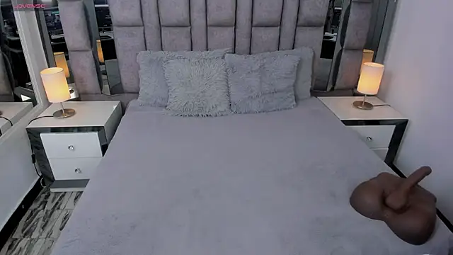 EMMAHILL1 online show from October 15, 2025, 7:11 pm