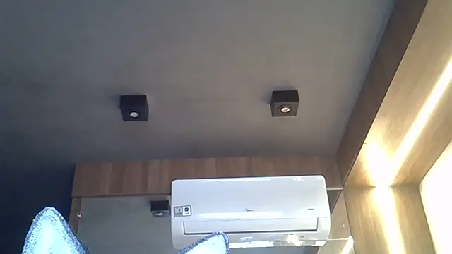 Skinny-Kitten online show from November 11, 2025, 9:15 am