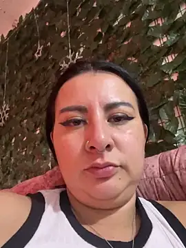 Abril Luv online show from March 5, 2025, 10:32 pm