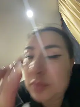 Abril Luv online show from November 15, 2025, 11:53 pm