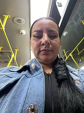 Abril Luv online show from March 6, 2026, 12:27 am