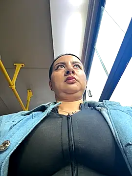 Abril Luv online show from December 3, 2025, 12:26 pm