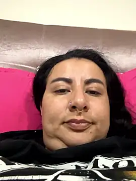 Abril Luv online show from January 6, 2026, 12:03 am