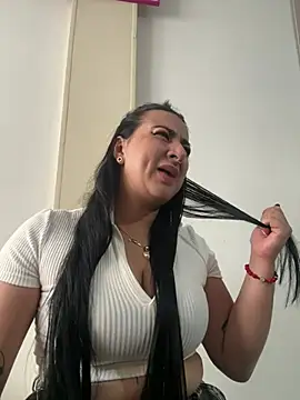 Snapshot of Abril_Luv chatting on May 4, 2026, 1:03 pm Abril Luv online show from May 4, 2026, 1:03 pm