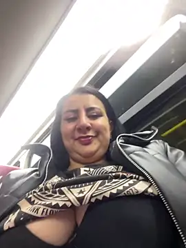 Abril Luv online show from October 8, 2025, 12:56 am