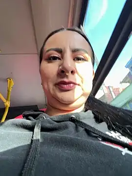 Abril Luv online show from February 26, 2026, 12:05 pm