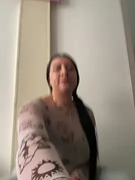 Snapshot of Abril_Luv chatting on May 5, 2026, 1:14 pm Abril Luv online show from May 5, 2026, 1:14 pm