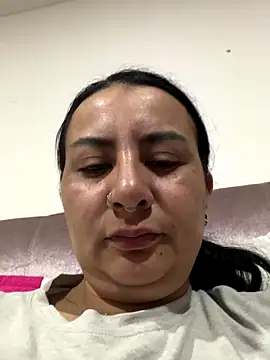 Abril Luv online show from September 10, 2025, 1:48 am