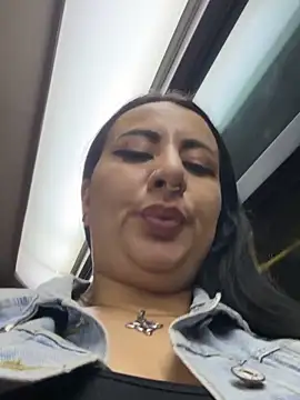 Snapshot of Abril_Luv chatting on April 22, 2026, 12:28 am Abril Luv online show from April 22, 2026, 12:28 am