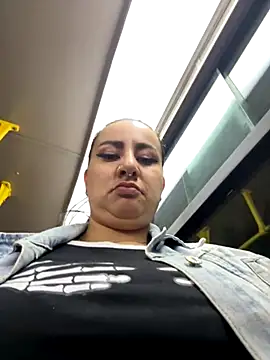 Abril Luv online show from October 24, 2025, 12:09 am