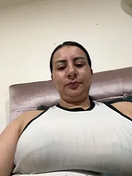 Abril Luv online show from March 25, 2026, 1:39 am