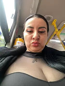 Abril Luv online show from March 21, 2025, 12:06 pm