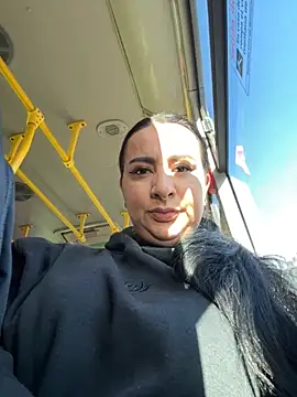 Abril Luv online show from November 13, 2025, 12:09 pm