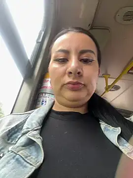 Abril Luv online show from March 12, 2025, 12:04 pm