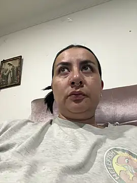 Abril Luv online show from April 3, 2026, 1:45 am