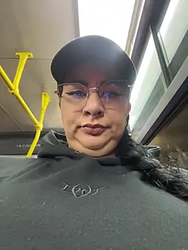 Abril Luv online show from March 15, 2025, 10:24 am