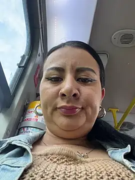 Abril Luv online show from March 18, 2025, 12:06 pm
