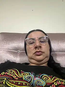 Abril Luv online show from March 30, 2026, 1:29 am