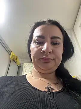 Abril Luv online show from February 28, 2026, 1:05 am