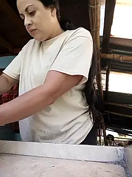 Juli Castillo8 online show from September 11, 2025, 2:06 pm