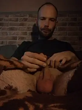 Snapshot of Adamvarga0318 chatting on February 4, 2025, 10:45 pm Adamvarga0318 online show from February 4, 2025, 10:45 pm